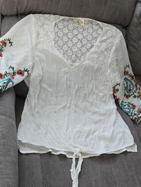 fig and flower White Cotton Lace Yoke Tunic with Colorful Embroidery